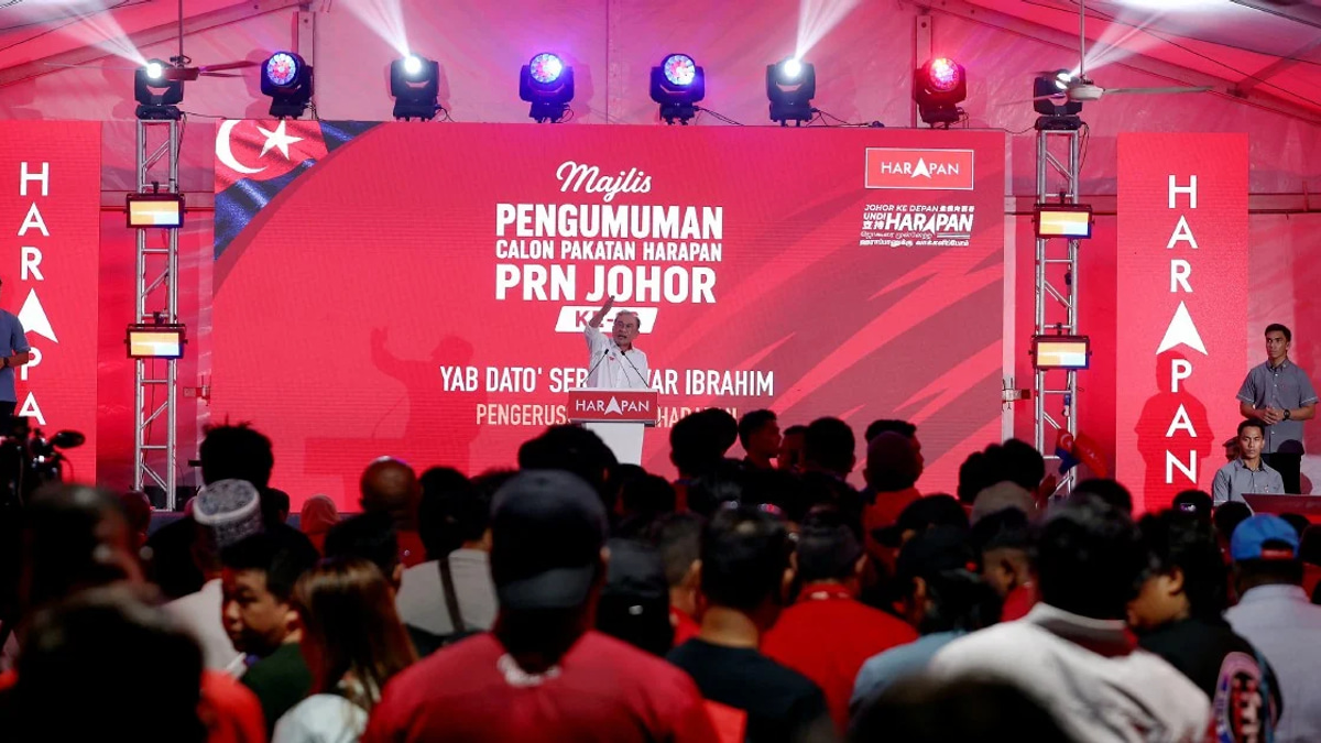 Anwar urges Johor election to stay clear of royal institutions