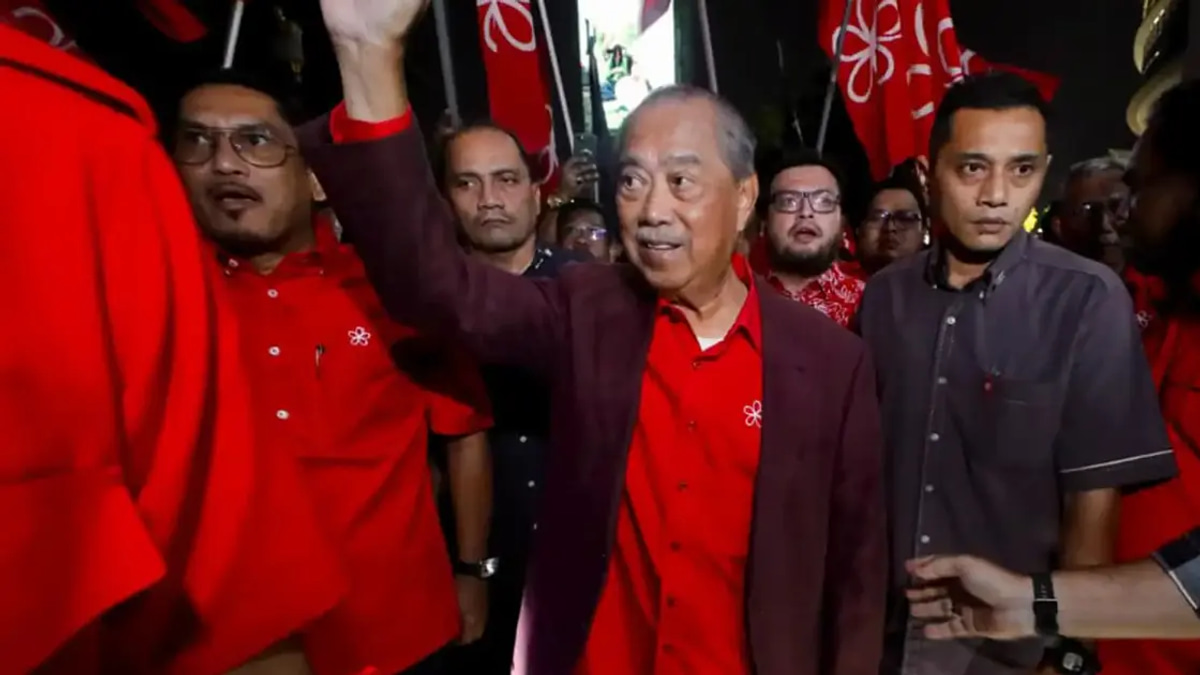 Muhyiddin Mobilises Supporters Ahead of Critical Bersatu Strategy Session