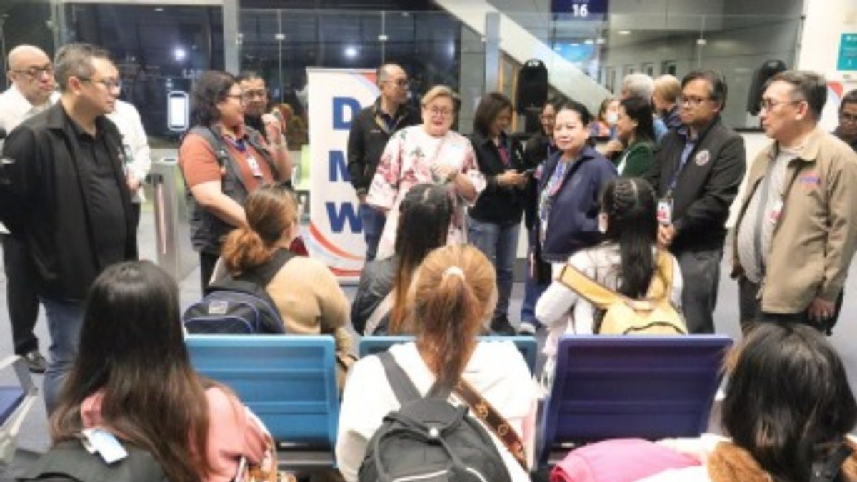 24 Filipino Detainees Return Home After Marcos Secures Release From Putin