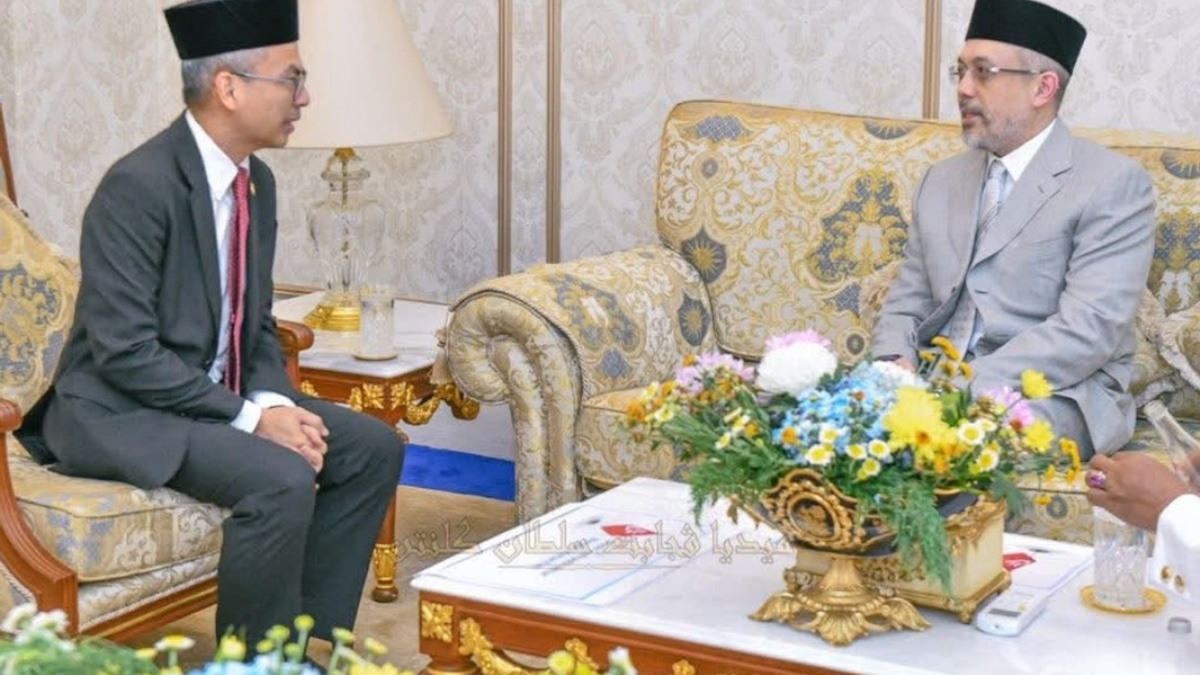 Kelantan Regent Receives Communications Minister to Discuss Fake Accounts Crisis