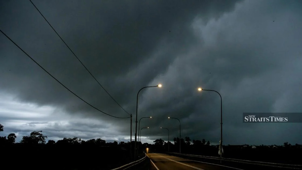 Severe Thunderstorm Alert Across Malaysia as Met Department Warns 12 Regions