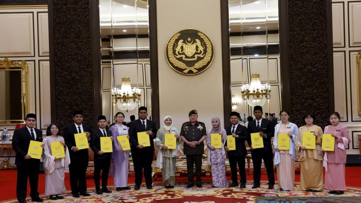 King Confers 2026 BYDPA Scholarships on 14 Outstanding Recipients