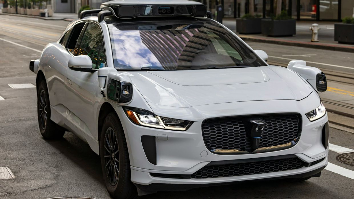 Robotaxis Face Growing Safety Scrutiny as Emergency Response Failures Mount