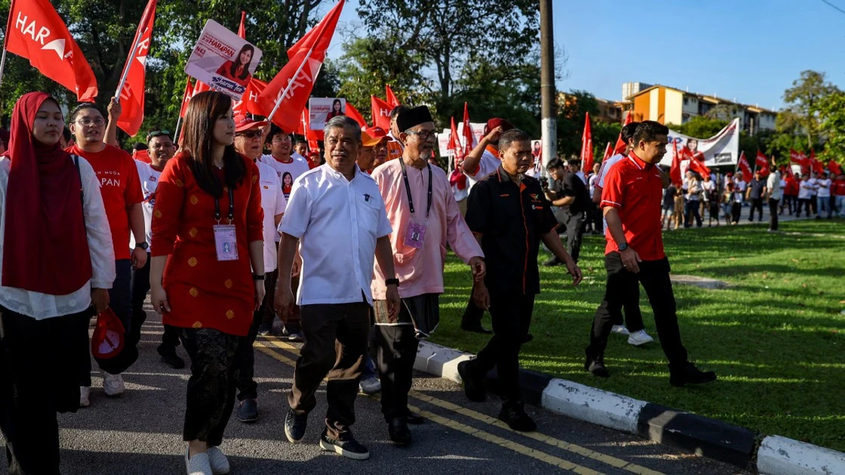 Johor voters show support for Pakatan Harapan as Sharon Teo files nomination for Permas seat