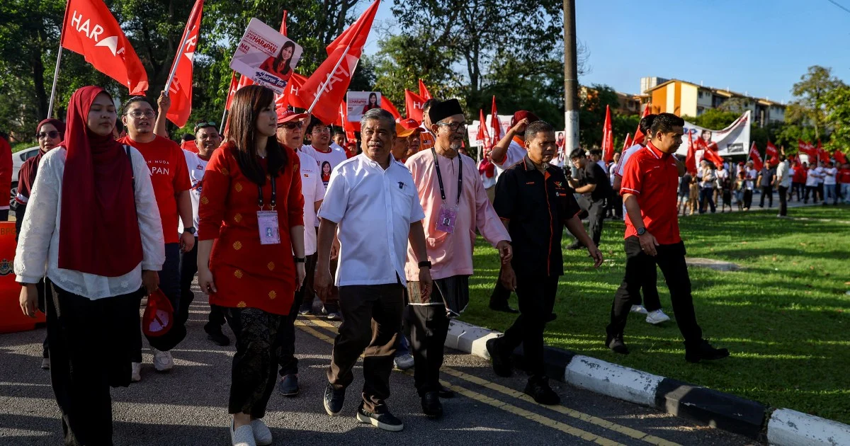 Johor voters show support for Pakatan Harapan as Sharon Teo files nomination for Permas seat