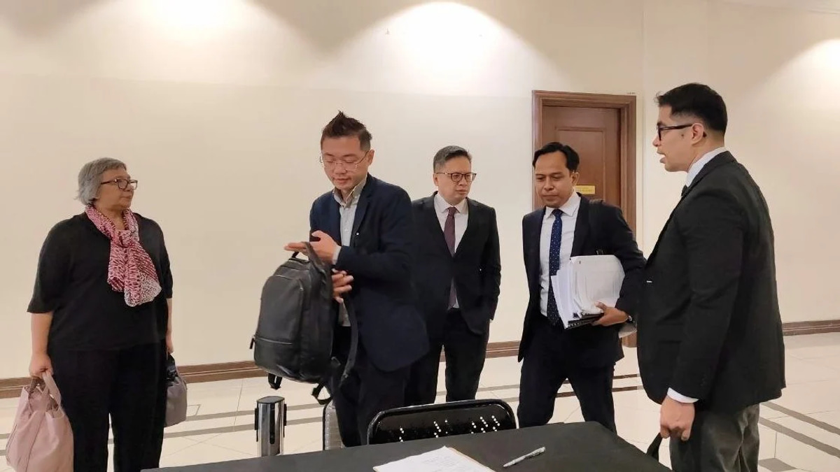 Zara Qairina Mahathir's Personal Writings Show No Family Rift, Court Hears