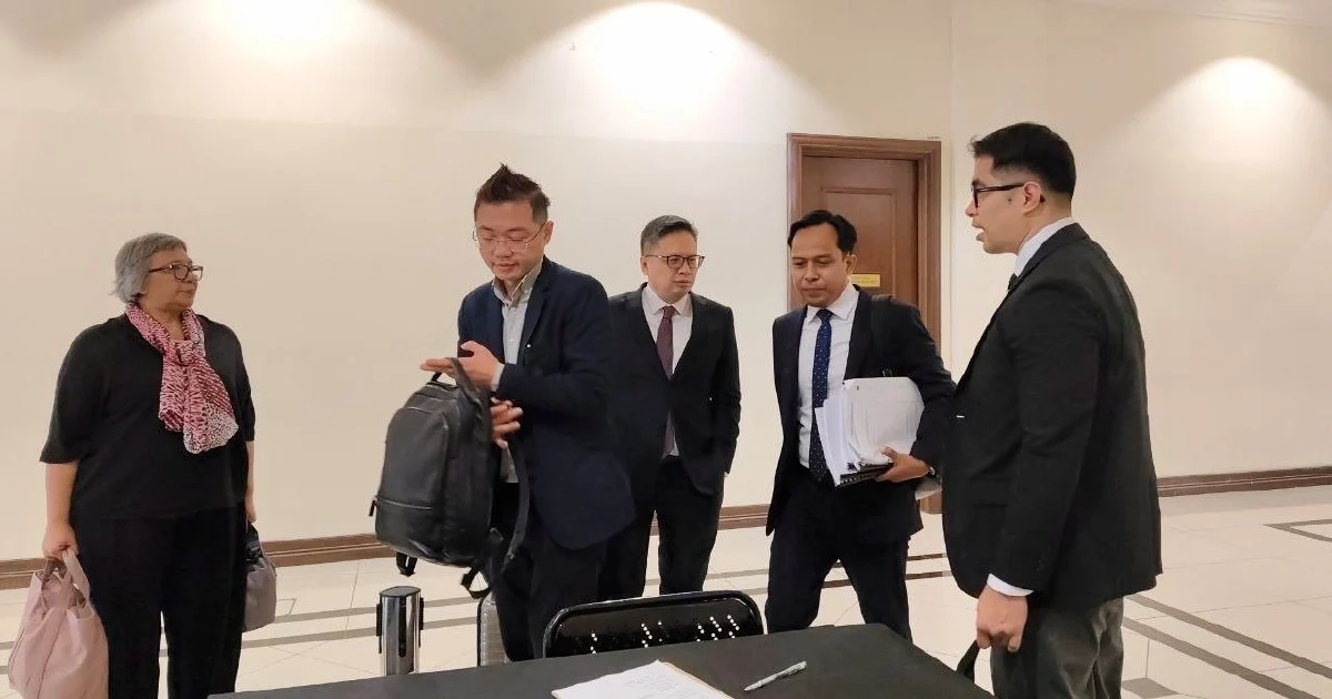 Zara Qairina Mahathir's Personal Writings Show No Family Rift, Court Hears