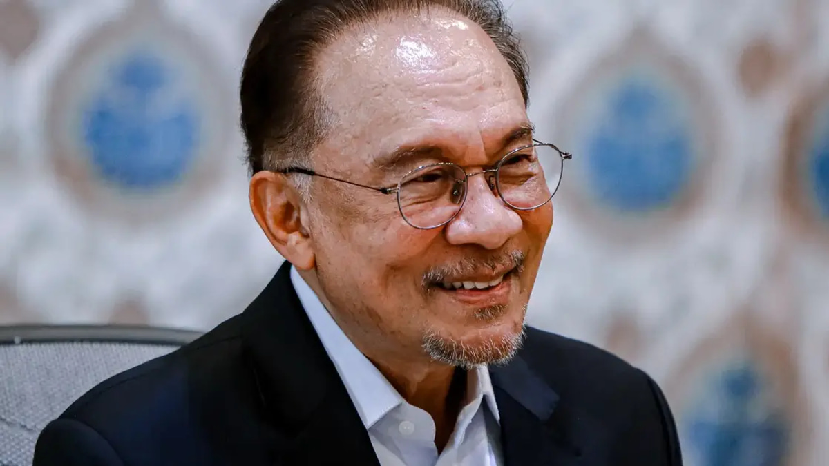 Anwar Ibrahim Leads Approval Ratings in Latest Merdeka Center Survey