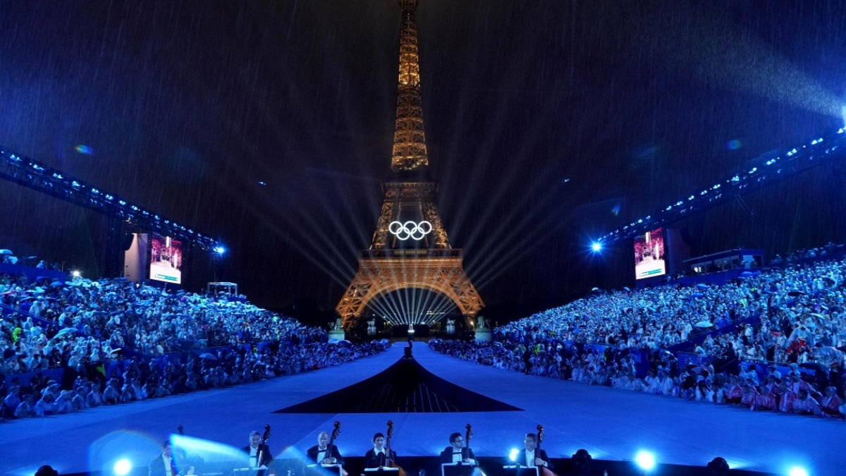 Eiffel Tower Shuts Early as Paris Battles Dangerous Heatwave