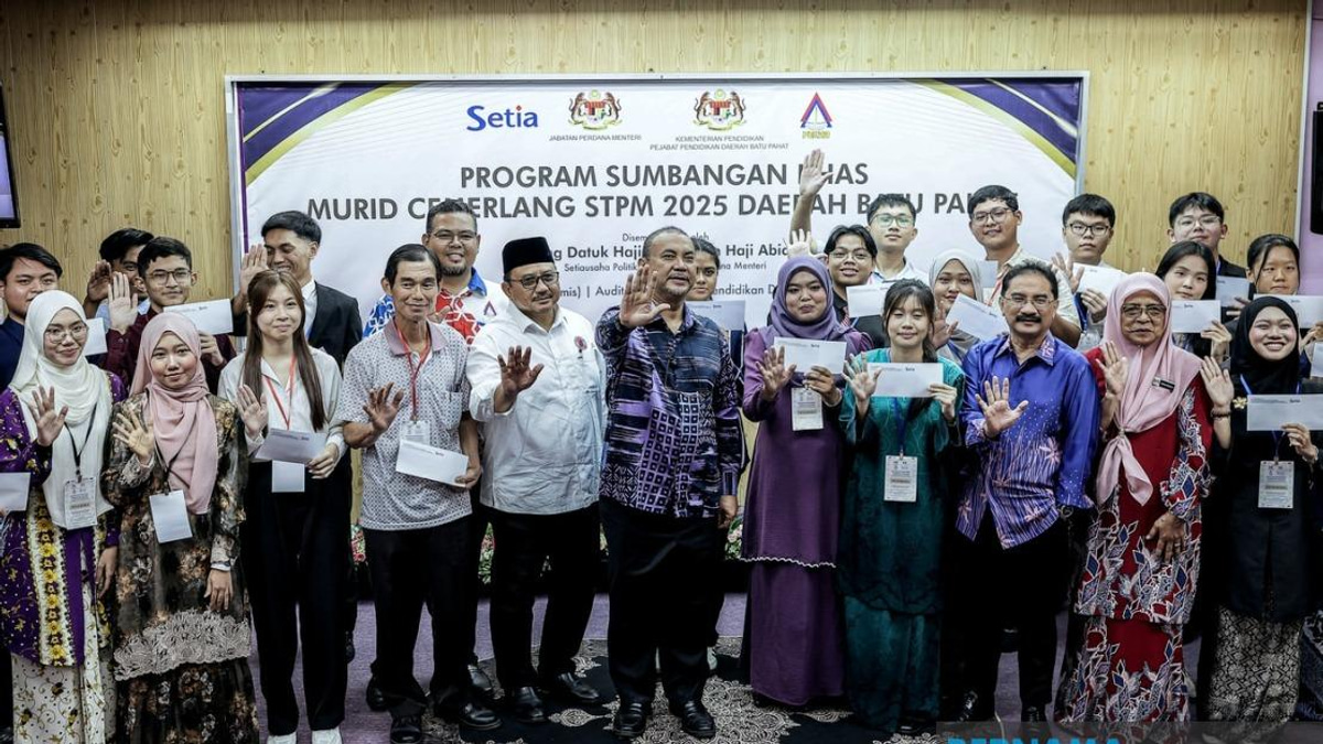 214 Top STPM Students in Batu Pahat Receive Prime Minister's Special Recognition Award