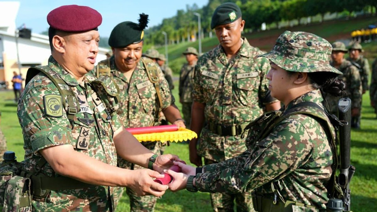 Raja Muda of Perlis' Daughter Completes Voluntary Young Soldier Training