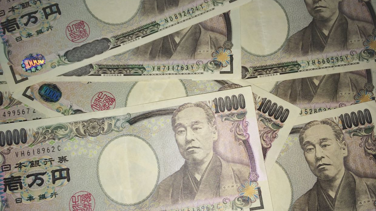 Japanese Yen Struggles Near 40-Year Lows Despite Rate Hike and Intervention Efforts