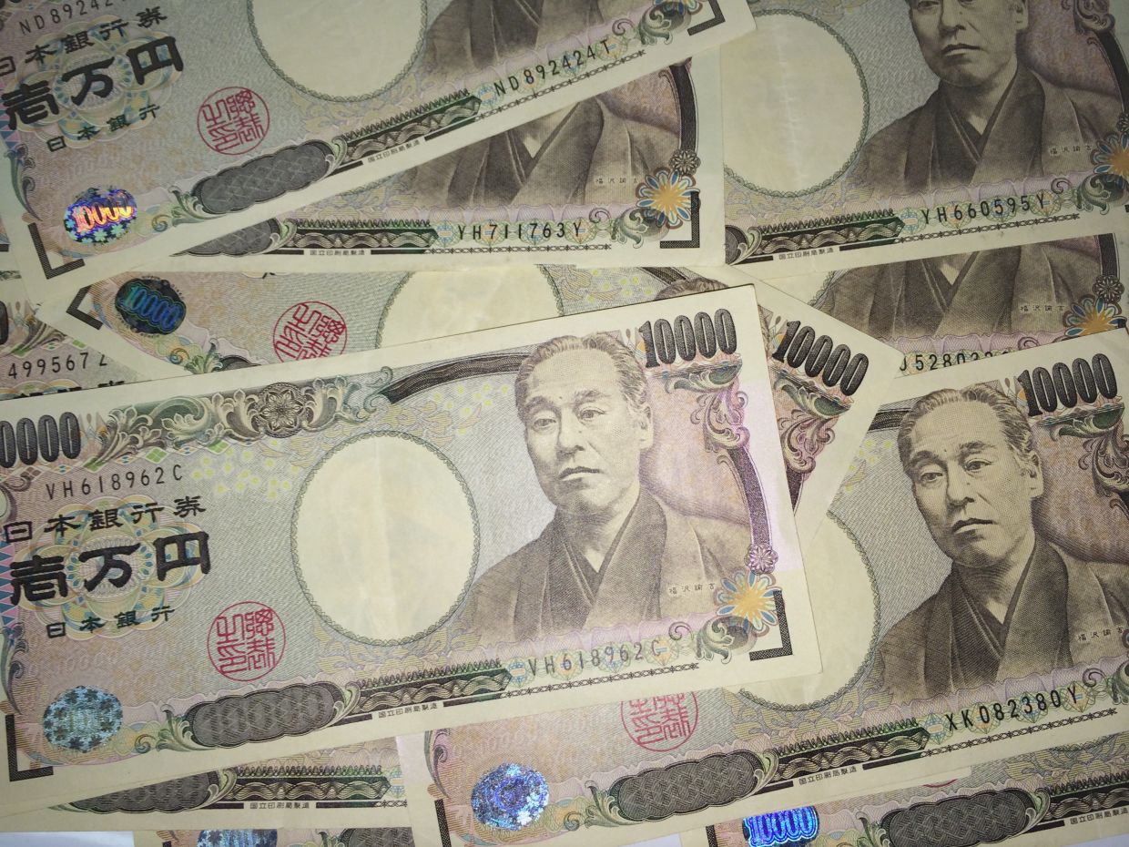 Japanese Yen Struggles Near 40-Year Lows Despite Rate Hike and Intervention Efforts