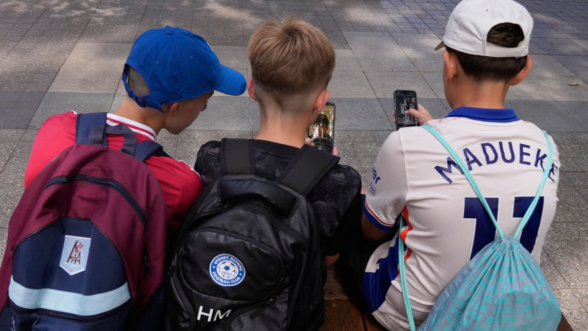 Australia Tightens Social Media Ban for Children as First Law Shows Cracks