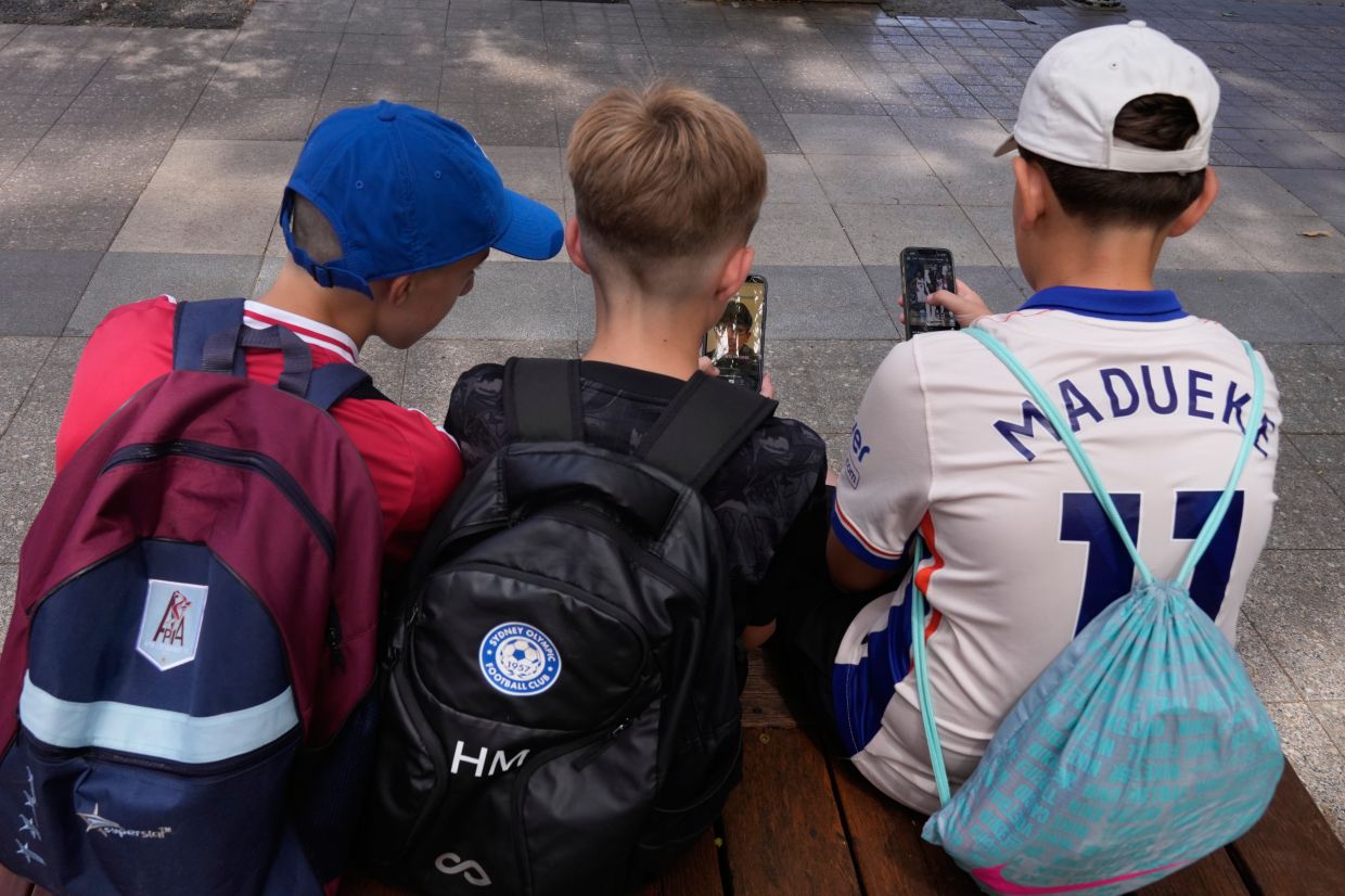 Australia Tightens Social Media Ban for Children as First Law Shows Cracks