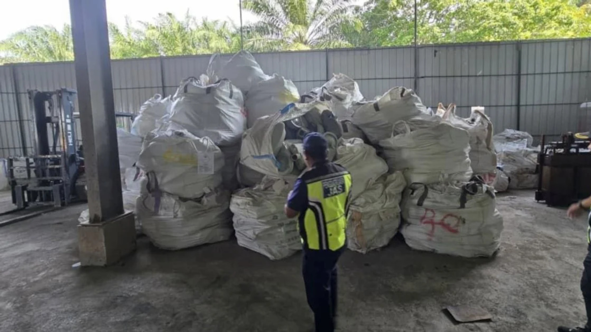 RM6.4 Million E-Waste Haul: Kuantan Factory Raid Uncovers Illegal Operation