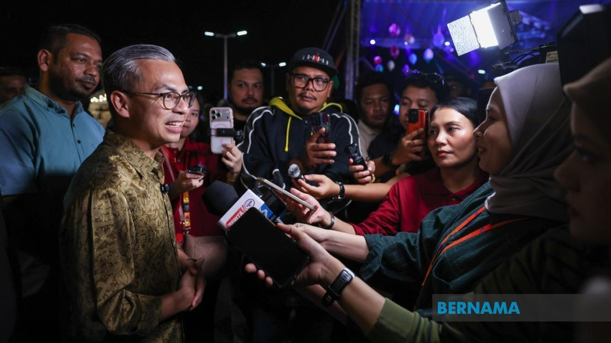 Communications Minister Fahmi Endorses RIUH Pi HAWANA Carnival as Platform for Local Talent