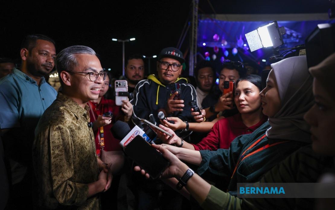 Communications Minister Fahmi Endorses RIUH Pi HAWANA Carnival as Platform for Local Talent