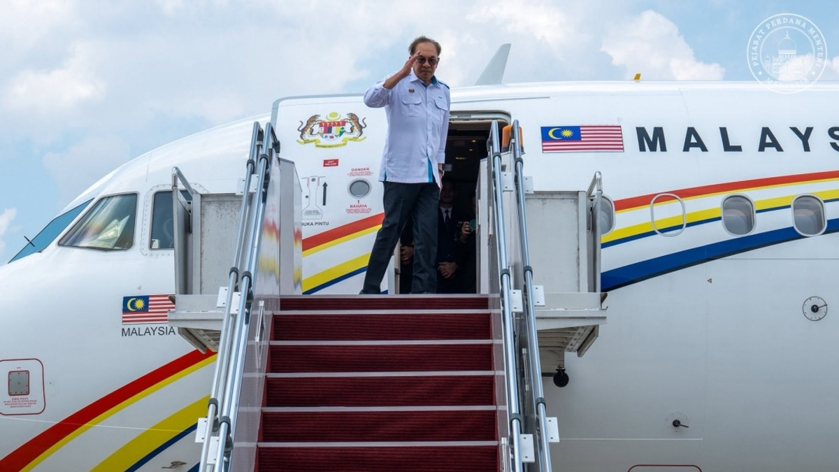 PM Anwar Heads to Kazan for Historic ASEAN-Russia Summit, Will Meet Putin