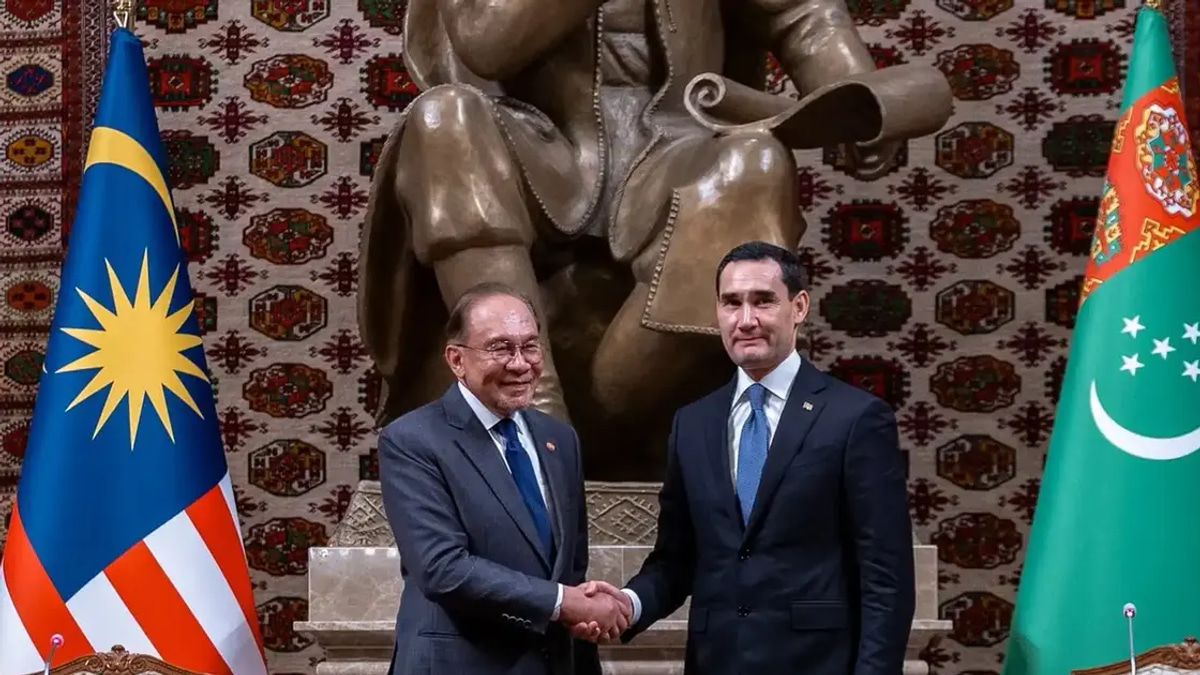 Anwar's Energy Diplomacy Forges Diverse Global Supply Network, Analysts Find