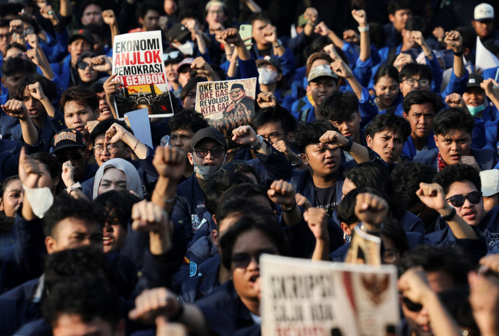 Indonesia's Free Meal Programme Divides Nation as Protests Escalate Over Costs and Corruption