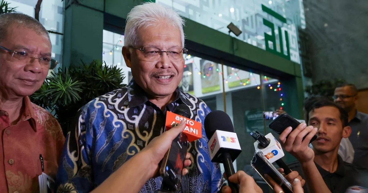 PN Chief Whip Formally Notifies Hamzah's Return as Opposition Leader