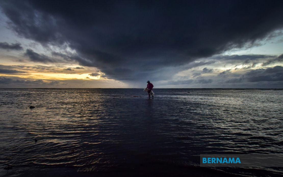 Severe Weather Alert: Thunderstorms and Strong Winds to Batter Malaysia Until Evening