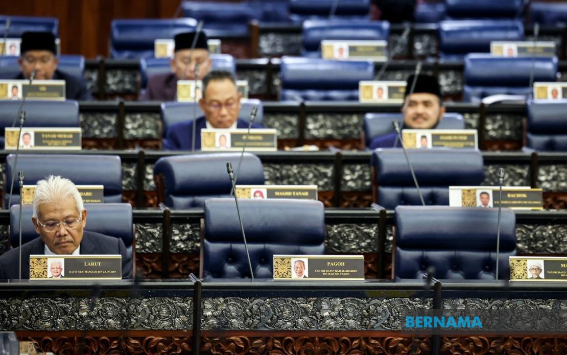 Parliament Speaker Confirms Hamzah's Opposition Leadership Role Amid Seating Restructuring