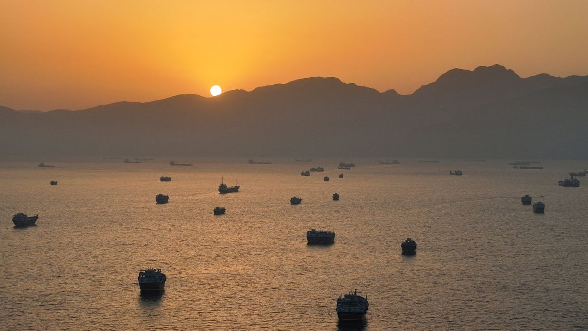 Oil tankers resume exodus from Hormuz as Iran-US deal eases Gulf bottleneck