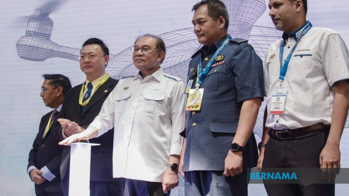 Malaysia Must Accelerate Drone Technology Development, Says PM Anwar