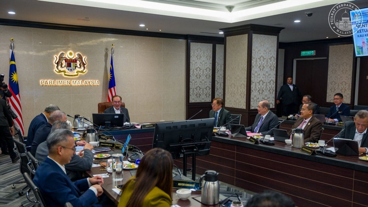 Federal and State Leaders Chart Course for Economic Recovery Amid Global Headwinds