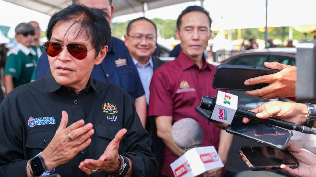 Azalina Banking on Cross-Party Support for Attorney-General and Public Prosecutor Separation