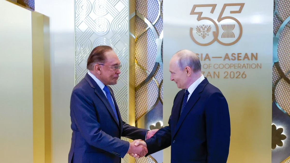 Anwar and Putin Discuss Energy Security and Currency Trade in Kazan Meeting
