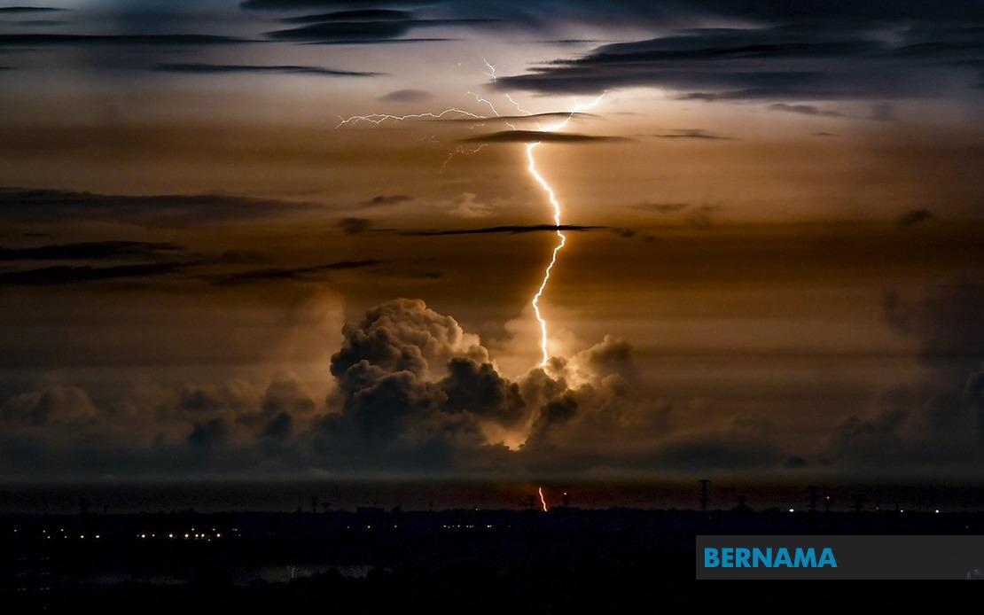 Thunderstorms and Heavy Rain to Batter 10 States and KL Until Evening