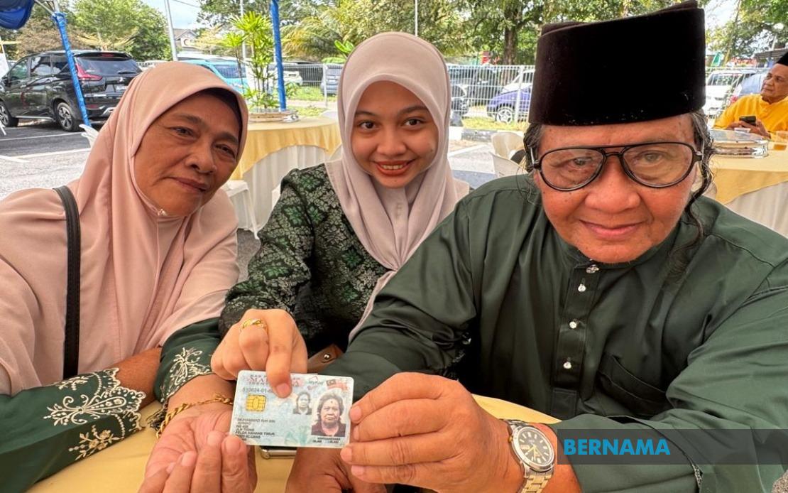 Johor Felda Settlers Finally Receive Land Titles After Decades of Waiting