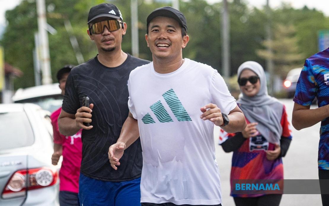 Animal Advocate Pushes Through Injury to Complete First Stage of 290km Parliamentary Run for Elephants