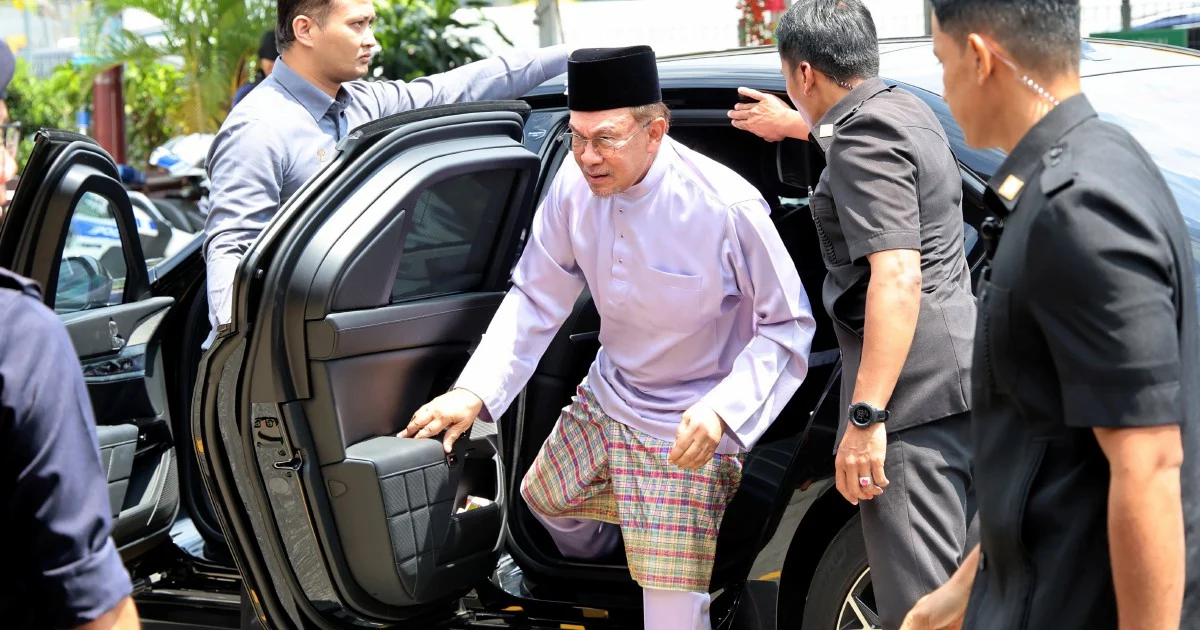 Anwar urges candidates to shun arrogance in Johor campaign