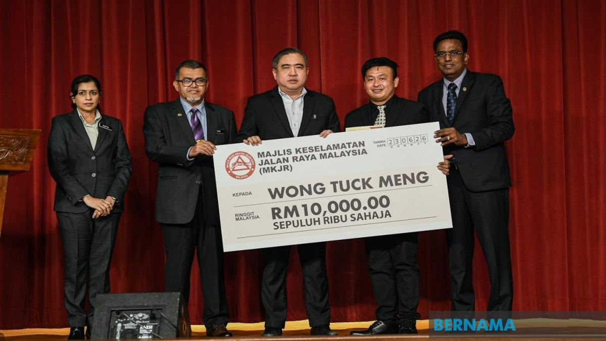 Lorry Driver Honoured for Heroic Action That Saved 21 Bus Passengers Near Menora Tunnel