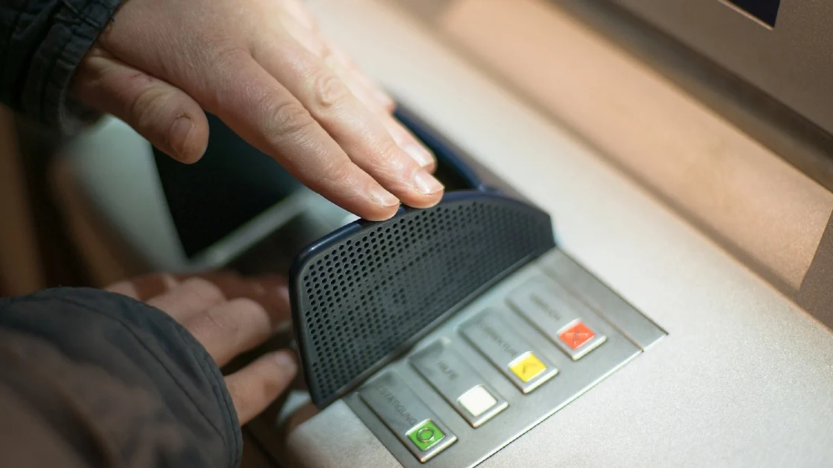 Three Malaysians Arrested in Singapore Within Hours of Arriving on Scam Mission