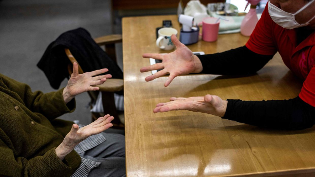 Japanese Doctor's Provocative Novel on Amputation Care Sparks Debate Over Ageing Crisis