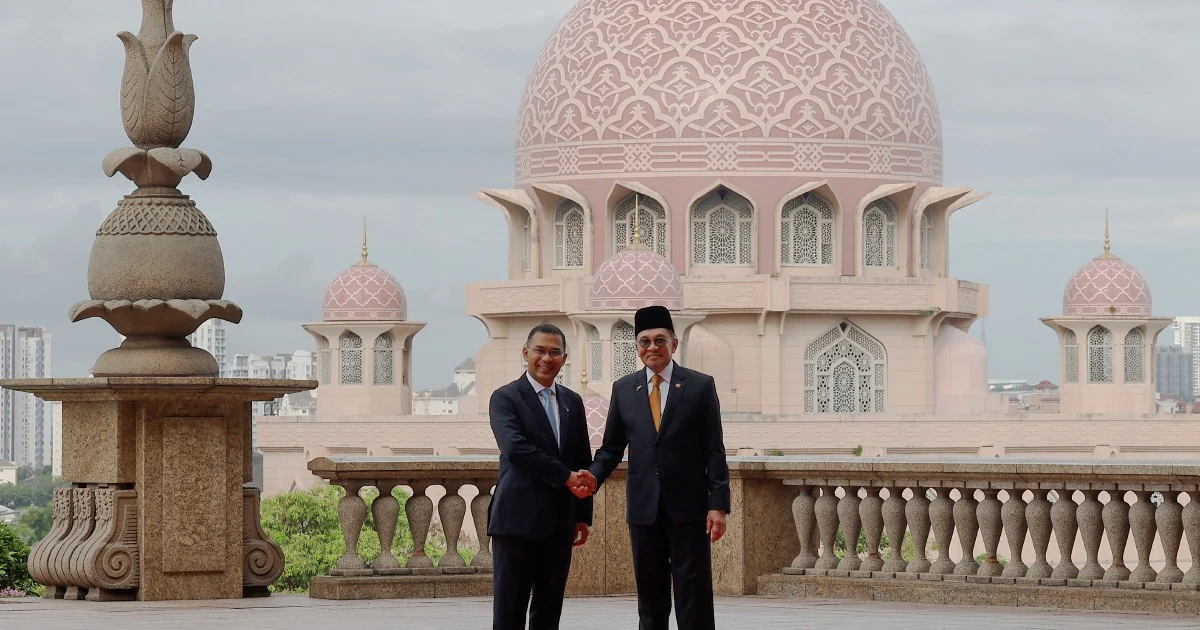 Anwar Welcomes Bangladesh PM Tarique Rahman to Malaysia