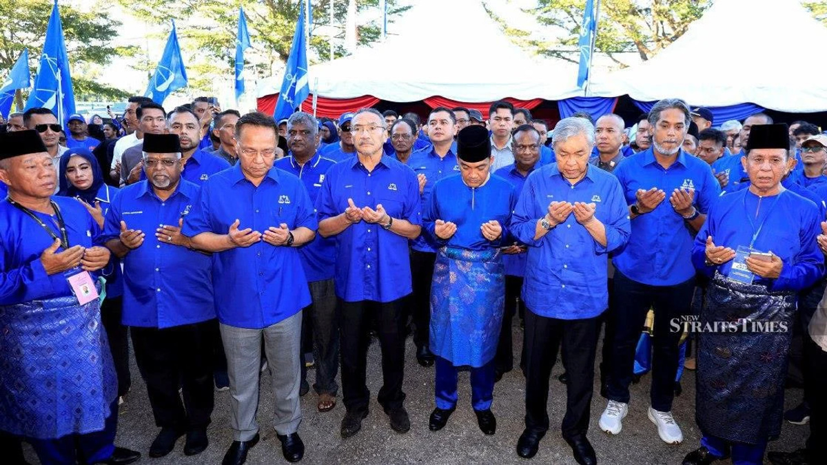 BN's top brass rally behind Johor strongman Onn Hafiz with unified show of strength