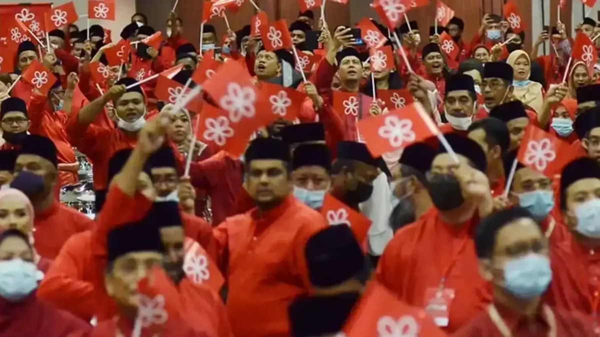 Bersatu's Coalition Position Untenable, Says PAS Treasurer